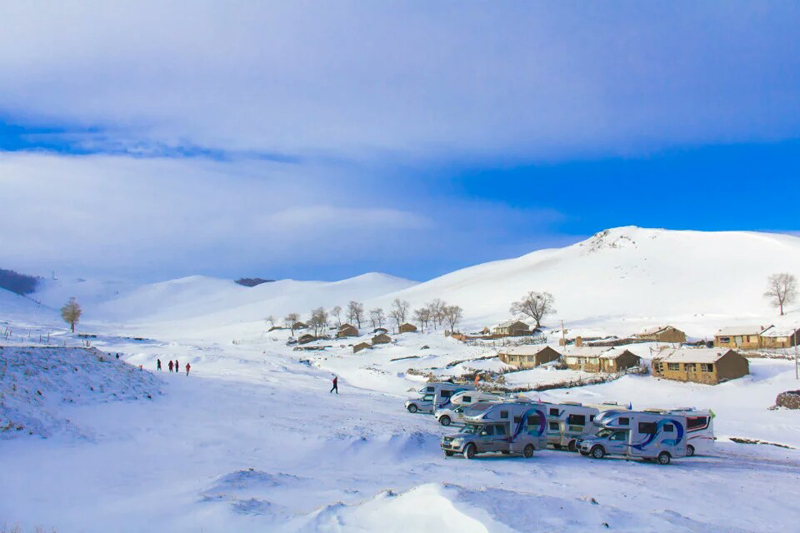 踏雪前行，房車也能雪地越野