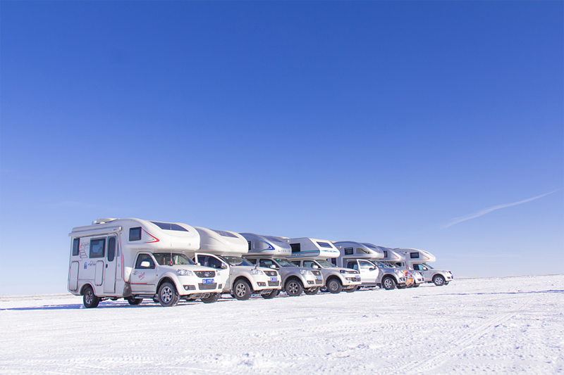 踏雪前行，房車也能雪地越野